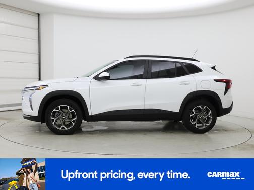 White 2025 Chevrolet Trax LT