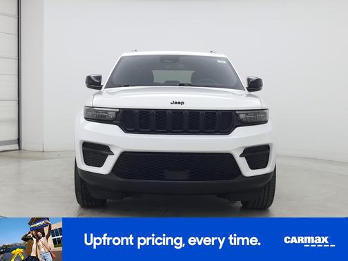 White 2023 Jeep Grand Cherokee Altitude