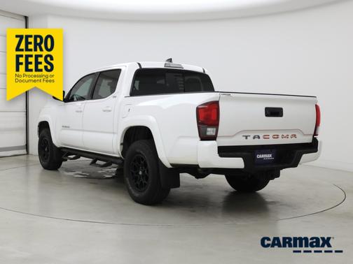 White 2022 Toyota Tacoma SR5