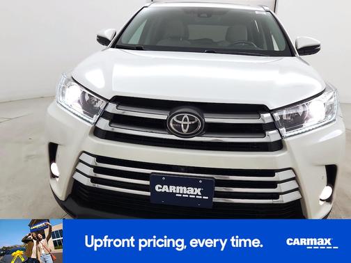 White 2018 Toyota Highlander Limited Platinum