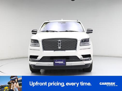 White 2019 Lincoln Navigator Reserve
