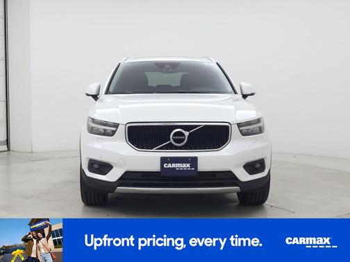 2022 Volvo XC40 T5 Momentum