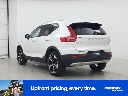 2022 Volvo XC40 T5 Momentum