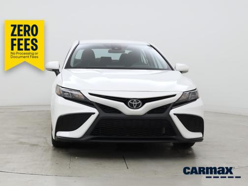 White 2024 Toyota Camry SE