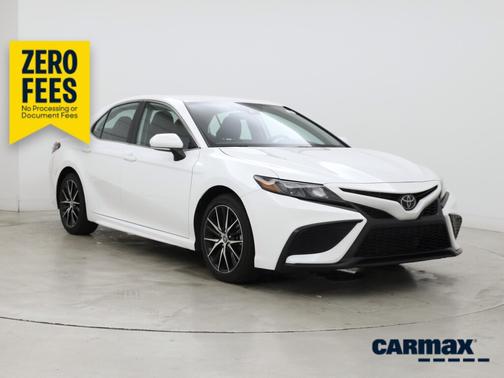White 2024 Toyota Camry SE