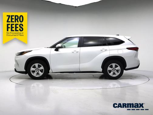 White 2023 Toyota Highlander LE