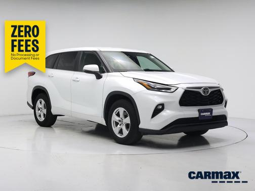 White 2023 Toyota Highlander LE