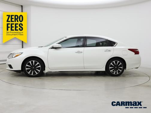 White 2018 Nissan Altima SV