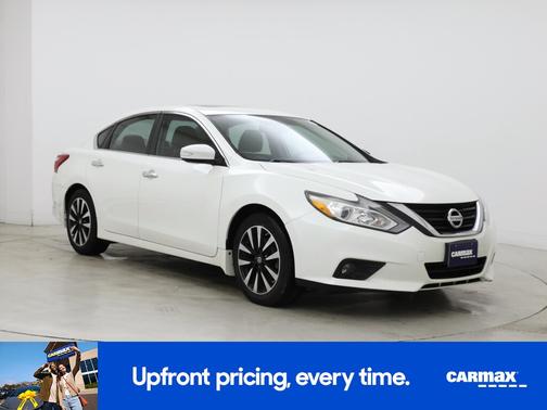 White 2018 Nissan Altima SV