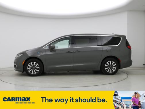2022 Chrysler Pacifica Hybrid Touring L