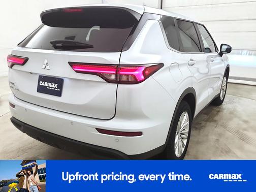 2024 Mitsubishi Outlander ES