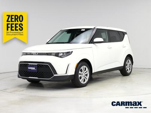 White 2024 Kia Soul LX