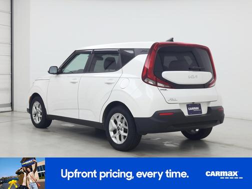 White 2022 Kia Soul LX