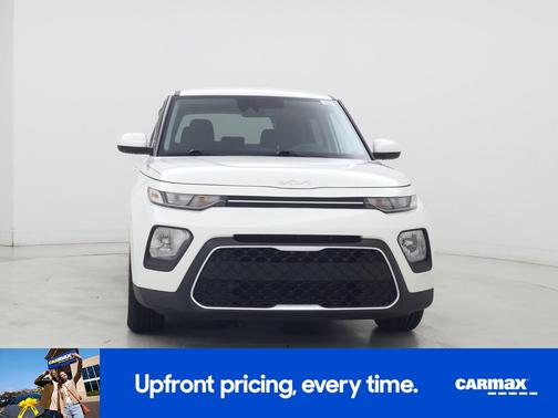 White 2022 Kia Soul LX