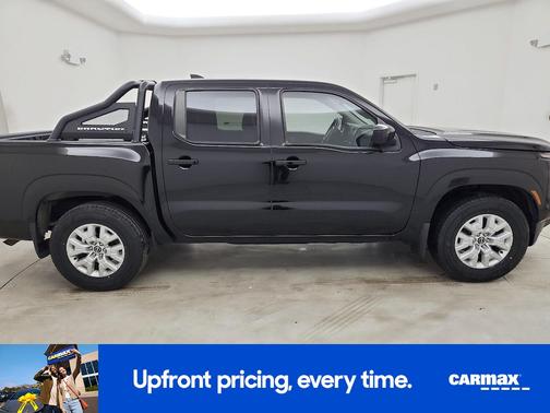 Black 2022 Nissan Frontier SV