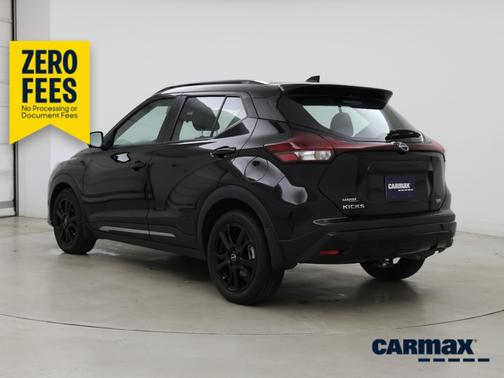 Black 2024 Nissan Kicks SR