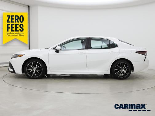 White 2024 Toyota Camry SE