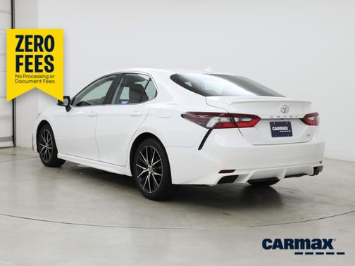 White 2024 Toyota Camry SE