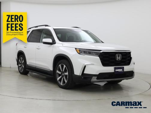 White 2024 Honda Pilot Touring