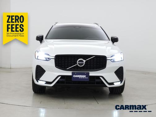 White 2023 Volvo XC60 B5 Plus Dark Theme