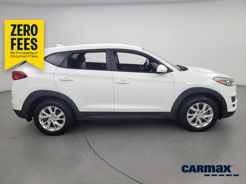 White 2019 Hyundai TUCSON SE
