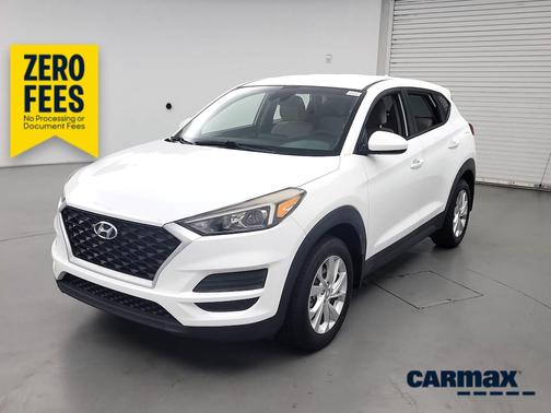 White 2019 Hyundai TUCSON SE