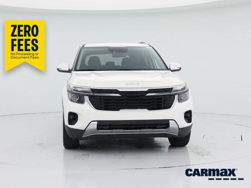 White 2025 Kia Seltos S