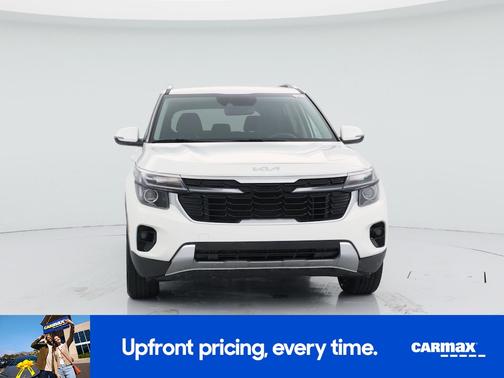 White 2025 Kia Seltos S
