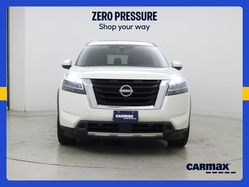 White 2024 Nissan Pathfinder SL