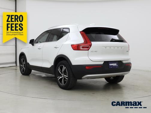 White 2025 Volvo XC40 B5 Core Bright Theme
