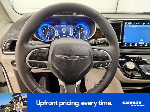 White 2023 Chrysler Pacifica Limited