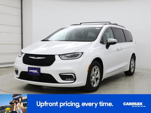 White 2023 Chrysler Pacifica Limited
