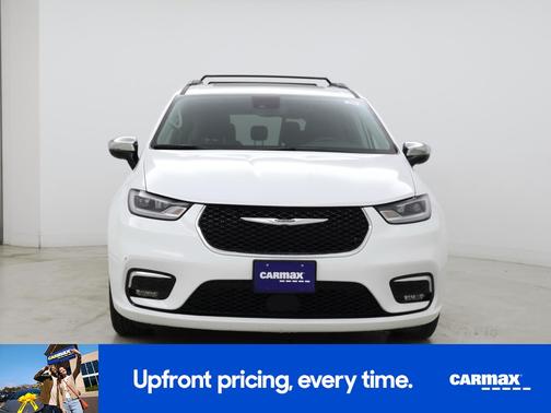 White 2023 Chrysler Pacifica Limited