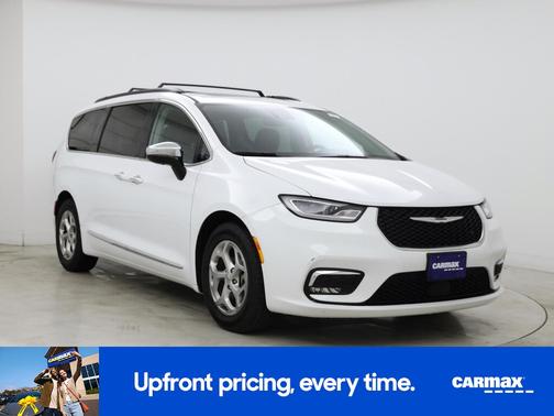 White 2023 Chrysler Pacifica Limited