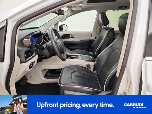 White 2023 Chrysler Pacifica Limited