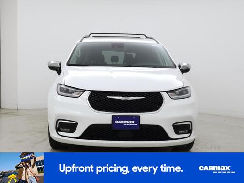White 2023 Chrysler Pacifica Limited