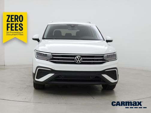 White 2024 Volkswagen Tiguan SE