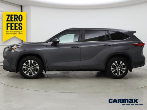 Gray 2023 Toyota Highlander XLE
