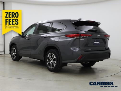 Gray 2023 Toyota Highlander XLE