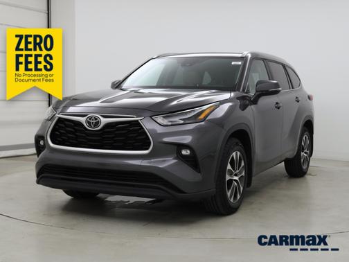 Gray 2023 Toyota Highlander XLE