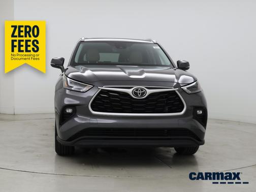 Gray 2023 Toyota Highlander XLE