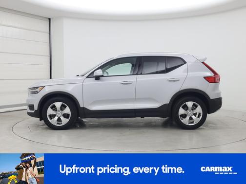 2021 Volvo XC40 T5 Momentum