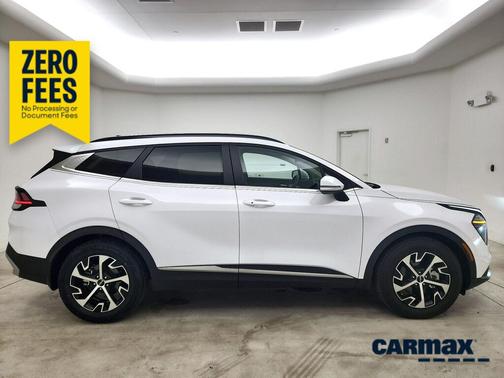 White 2025 Kia Sportage EX