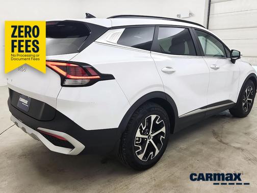 White 2025 Kia Sportage EX