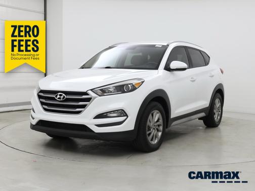 White 2017 Hyundai TUCSON SE