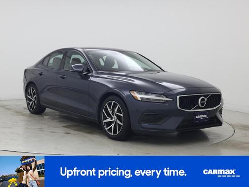 Blue 2020 Volvo S60 T6 Momentum