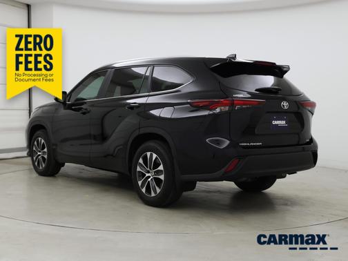 Black 2024 Toyota Highlander XLE