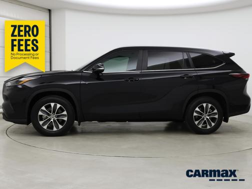 Black 2024 Toyota Highlander XLE