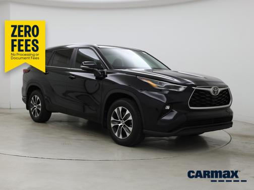 Black 2024 Toyota Highlander XLE