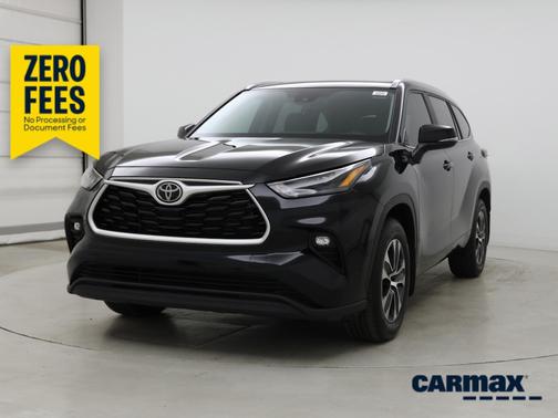 Black 2024 Toyota Highlander XLE